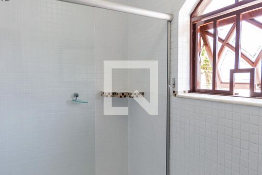 Banheiro da Suíte de casa à venda com 3 quartos, 412m² em Vila Curuca, Santo André
