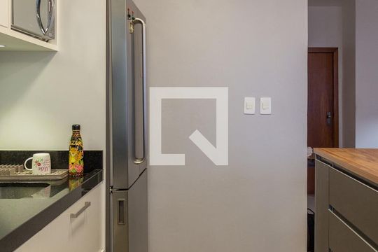 Cozinha de apartamento à venda com 2 quartos, 68m² em Partenon, Porto Alegre