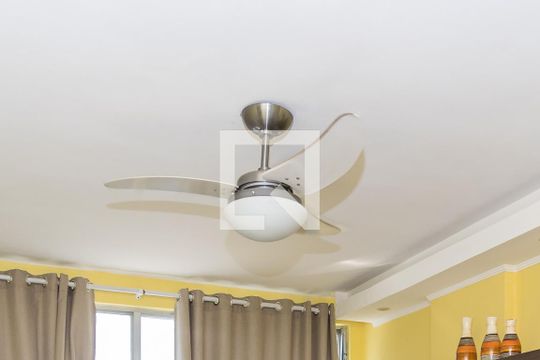 Sala de apartamento à venda com 2 quartos, 69m² em Olaria, Rio de Janeiro
