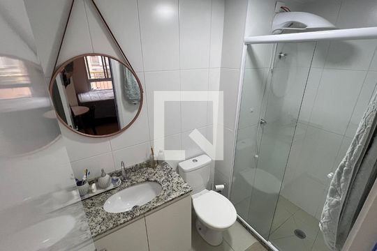 Banheiro de kitnet/studio à venda com 1 quarto, 28m² em Pinheiros, São Paulo