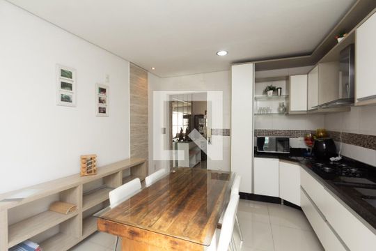 Cozinha de casa para alugar com 2 quartos, 100m² em Vila Nova Conceição, São Paulo