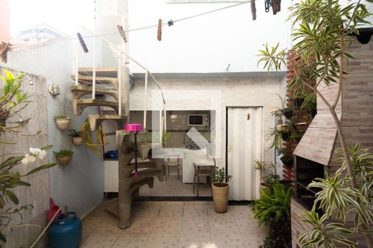 Quintal de casa para alugar com 2 quartos, 100m² em Vila Nova Conceição, São Paulo