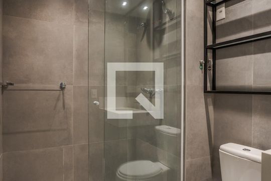 Banheiro de kitnet/studio à venda com 1 quarto, 57m² em Mont Serrat, Porto Alegre