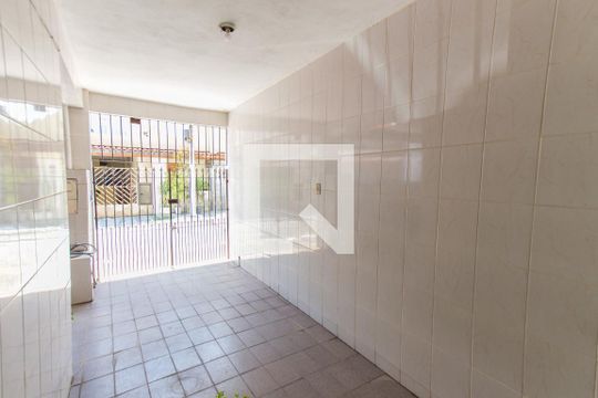 Garagem de casa à venda com 7 quartos, 200m² em Vila Nelson, São Paulo