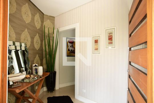 Hall de entrada de casa para alugar com 4 quartos, 699m² em Granja Viana, Cotia
