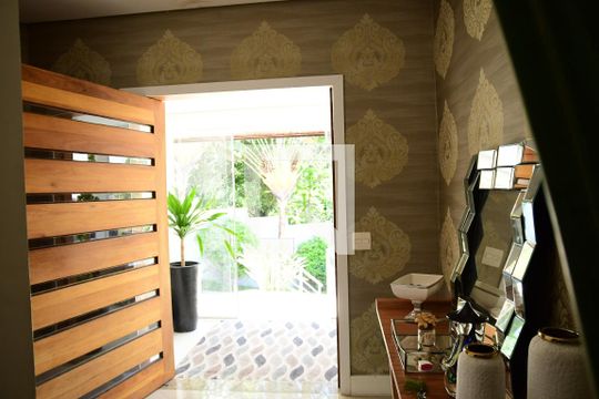 Hall de entrada de casa para alugar com 4 quartos, 699m² em Granja Viana, Cotia
