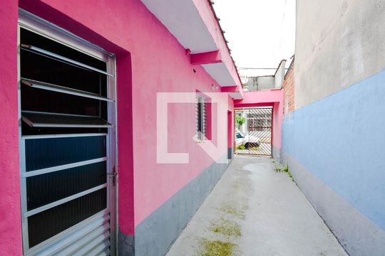 Entrada Social de casa para alugar com 1 quarto, 31m² em Jardim Nova Cidade, Guarulhos