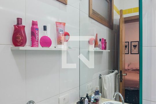 Banheiro da Suite 1 de casa à venda com 4 quartos, 200m² em Silveira, Santo André