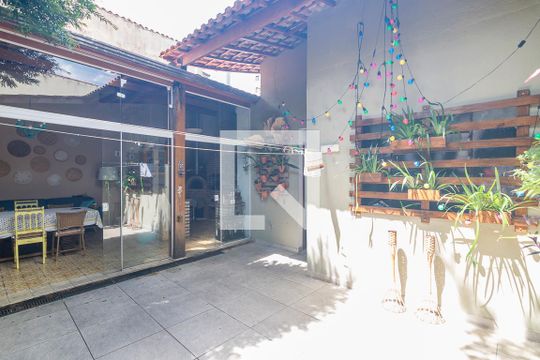 Quintal de casa à venda com 4 quartos, 200m² em Silveira, Santo André