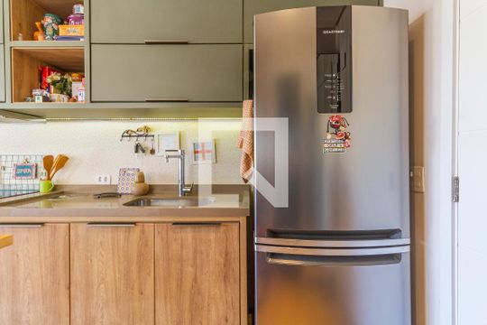 Cozinha de apartamento para alugar com 1 quarto, 31m² em Sumarezinho, São Paulo