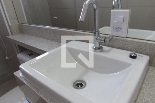 Banheiro - torneira de apartamento para alugar com 2 quartos, 48m² em Conjunto Promorar Raposo Tavares, São Paulo