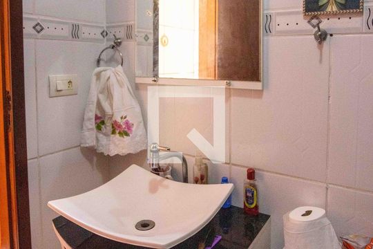 Banheiro 1 de casa à venda com 3 quartos, 163m² em Casa Grande, Diadema