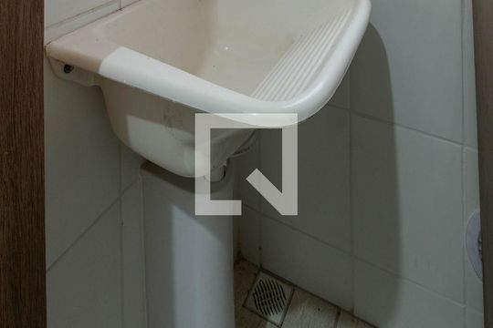 Área de serviço de apartamento para alugar com 2 quartos, 49m² em Vila California, São Paulo