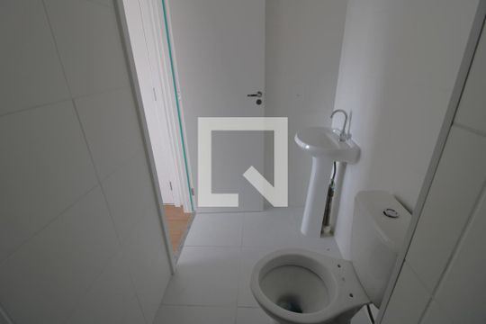 Banheiro de apartamento à venda com 1 quarto, 27m² em Jardim Itacolomi, São Paulo