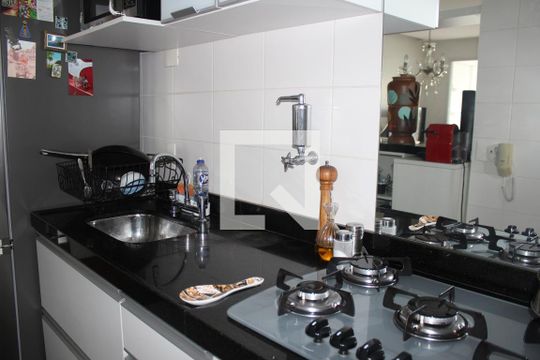 Cozinha de apartamento para alugar com 2 quartos, 60m² em Vila Romana, São Paulo