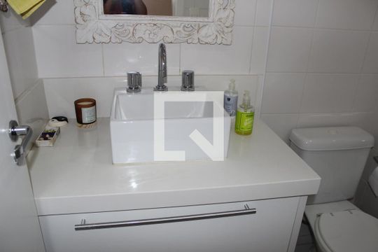 Banheiro Social de apartamento para alugar com 2 quartos, 60m² em Vila Romana, São Paulo