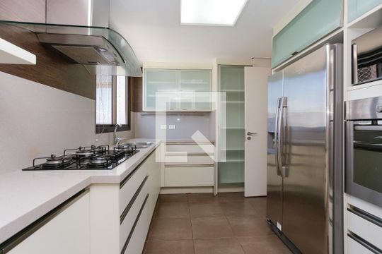 Cozinha de apartamento à venda com 3 quartos, 260m² em Bela Vista, Porto Alegre