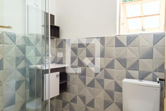 Banheiro de kitnet/studio para alugar com 1 quarto, 20m² em Tatuapé, São Paulo