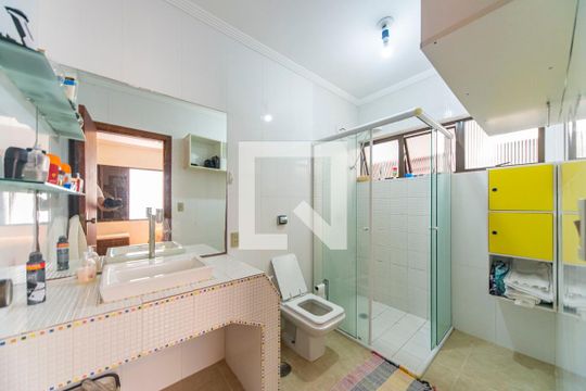 Banheiro do Quarto 2 de casa à venda com 6 quartos, 391m² em Jardim Bela Vista, Santo André
