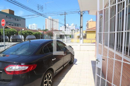 Garagem de casa para alugar com 3 quartos, 90m² em Vila Caiçara, Praia Grande
