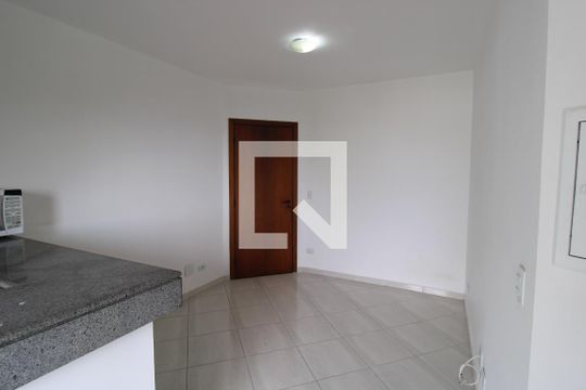 Sala/Cozinha de apartamento para alugar com 1 quarto, 30m² em Vila Suzana, São Paulo
