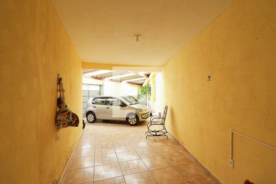 Garagem de casa à venda com 2 quartos, 180m² em Imirim, São Paulo