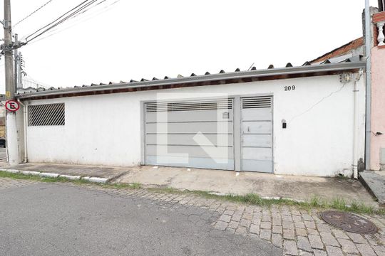 Fachada de casa à venda com 2 quartos, 180m² em Imirim, São Paulo