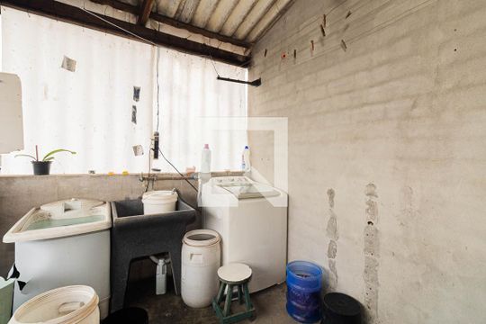 Área de Serviço de casa para alugar com 2 quartos, 172m² em Jardim Peri, São Paulo