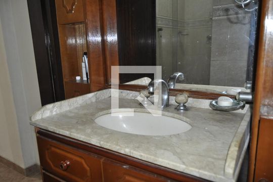Banheiro  de apartamento à venda com 2 quartos, 70m² em Cachambi, Rio de Janeiro