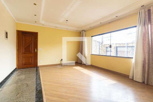 Casa à venda com 4 quartos, 218m² em Vila Brasilina, São Paulo
