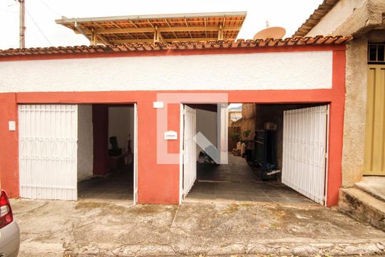 Fachada de casa à venda com 5 quartos, 420m² em São Geraldo, Belo Horizonte