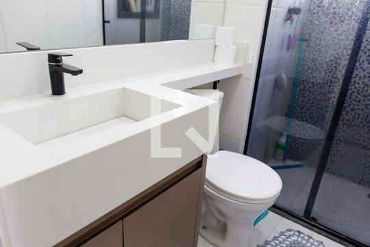 Banheiro de apartamento à venda com 2 quartos, 52m² em Padroeira, Osasco