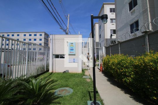 Fachada e portaria de apartamento para alugar com 2 quartos, 42m² em Braz de Pina, Rio de Janeiro