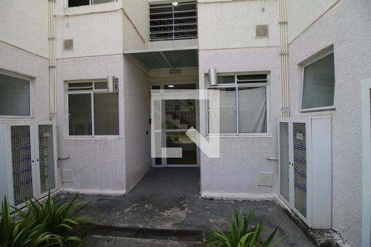 Portaria interna de apartamento para alugar com 2 quartos, 42m² em Braz de Pina, Rio de Janeiro