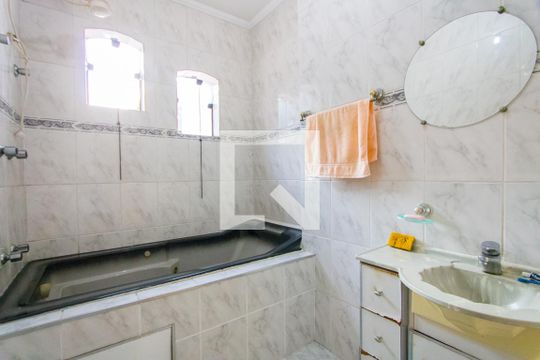 Banheiro do quarto 1 de casa à venda com 4 quartos, 300m² em Vila Pires, Santo André