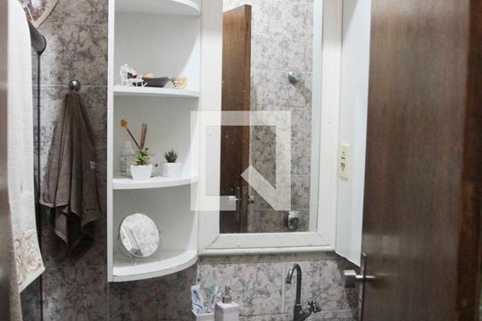 banheiro da suite de casa à venda com 3 quartos, 157m² em Planalto, Belo Horizonte