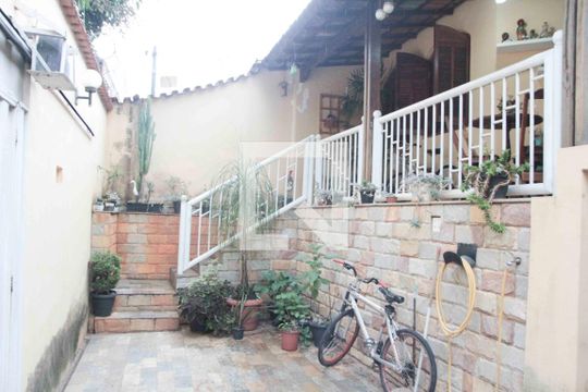garagem de casa à venda com 3 quartos, 157m² em Planalto, Belo Horizonte