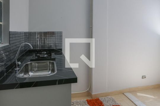 Cozinha e Área de Serviço de kitnet/studio para alugar com 1 quarto, 20m² em Lapa, São Paulo