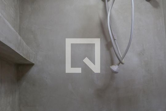 Banheiro de kitnet/studio para alugar com 1 quarto, 27m² em Lapa, São Paulo