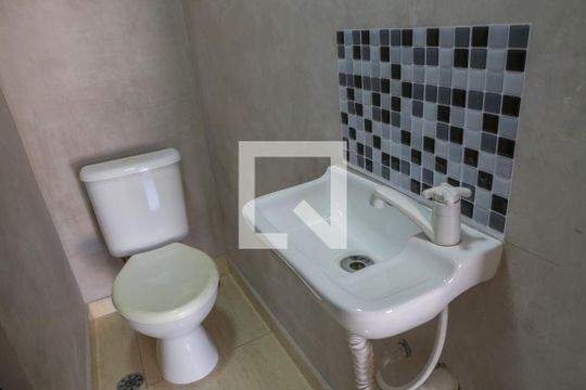 Banheiro de kitnet/studio para alugar com 1 quarto, 27m² em Lapa, São Paulo