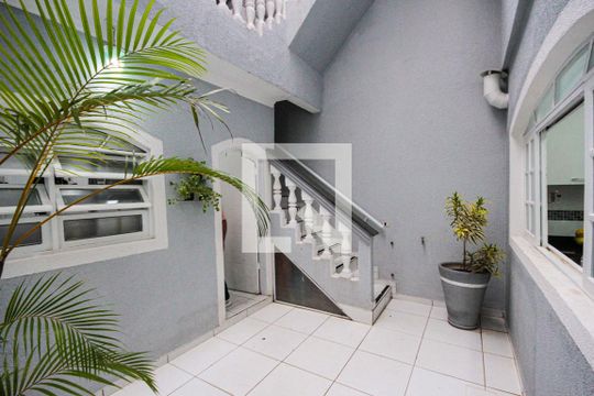 Quintal de casa à venda com 3 quartos, 300m² em Jardim Cotiana, São Paulo