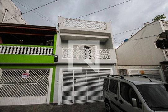 Fachada de casa à venda com 3 quartos, 300m² em Jardim Cotiana, São Paulo