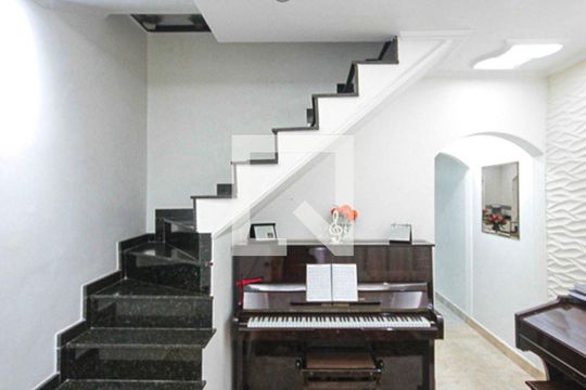 Sala de casa à venda com 3 quartos, 300m² em Jardim Cotiana, São Paulo