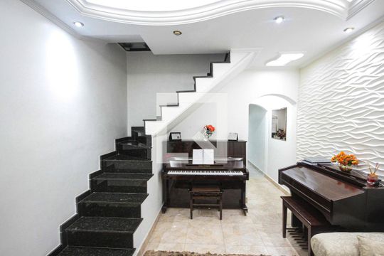 Sala de casa à venda com 3 quartos, 300m² em Jardim Cotiana, São Paulo