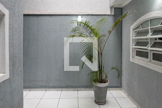 Quintal de casa à venda com 3 quartos, 300m² em Jardim Cotiana, São Paulo