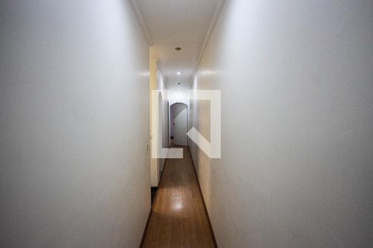 Corredor dos Quartos de casa à venda com 3 quartos, 300m² em Jardim Cotiana, São Paulo