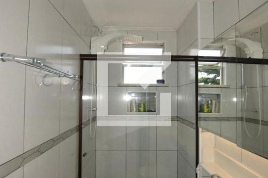Banheiro de apartamento para alugar com 2 quartos, 65m² em Campinho, Rio de Janeiro