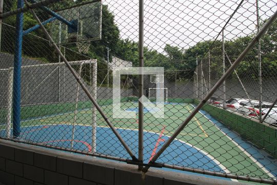 Quadra de apartamento para alugar com 3 quartos, 75m² em Jardim Luanda, São Paulo