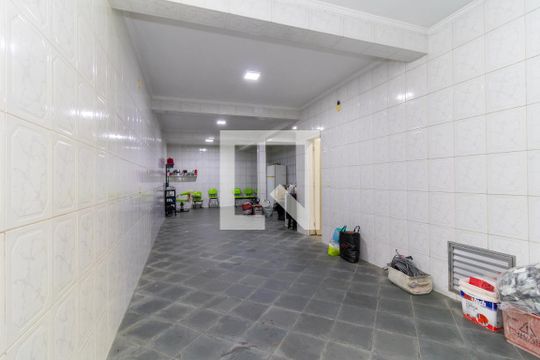 Garagem de casa à venda com 3 quartos, 200m² em Itaquera, São Paulo