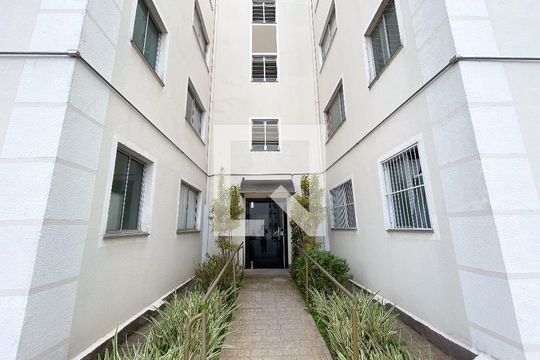 Hall de entrada de apartamento à venda com 2 quartos, 49m² em Califórnia, Contagem